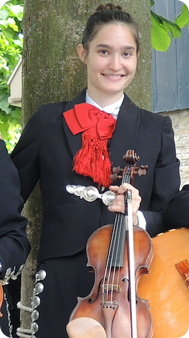 Ana Vasic (Slovenia)::violin, background vocals Ana Mariachi band boeken |Mariachi Fiesta Mexicana voor uw bruiloft, festival, Mexicaanse Mariachi artiesten boeken